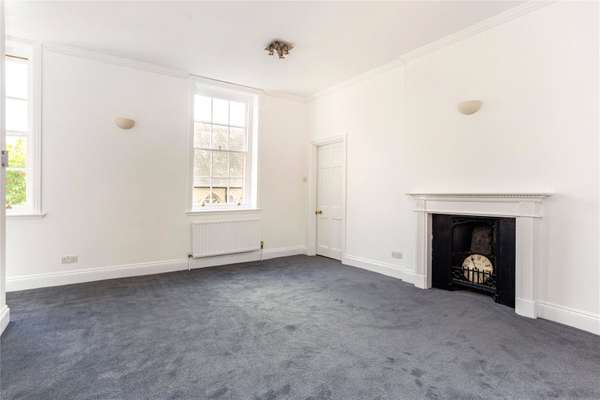 Flat Jewry Street in Winchester