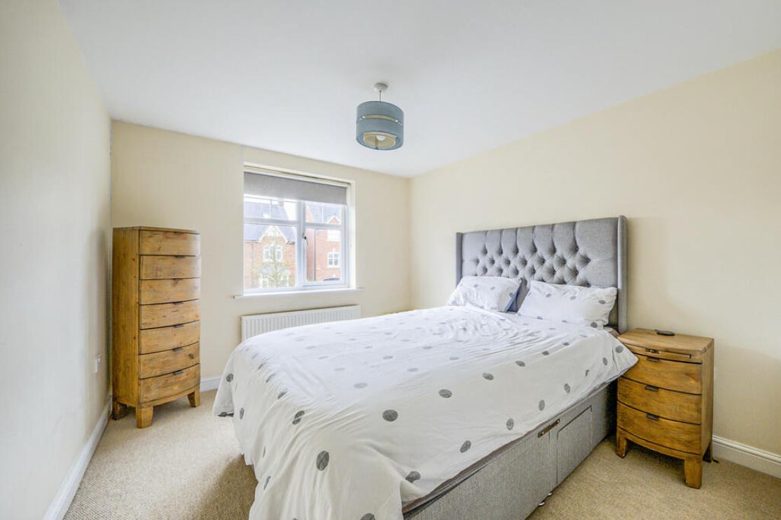 Room Cardinal Close in Birmingham