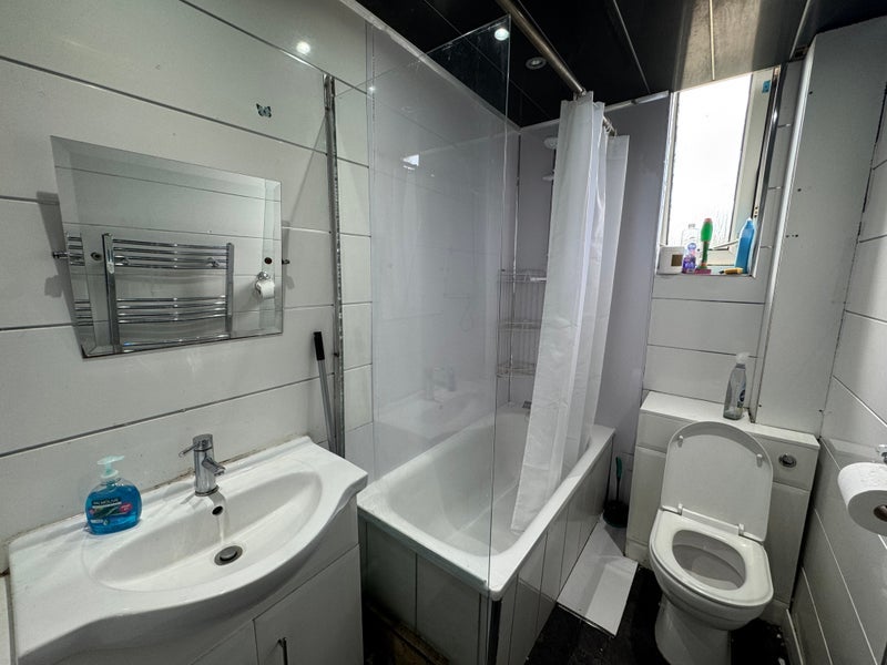 Room Glebe Place in Rutherglen