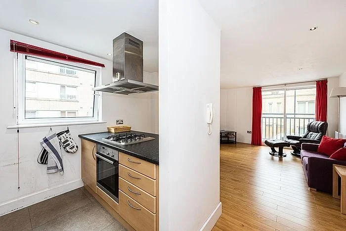 Flat Westferry Road in Greater London