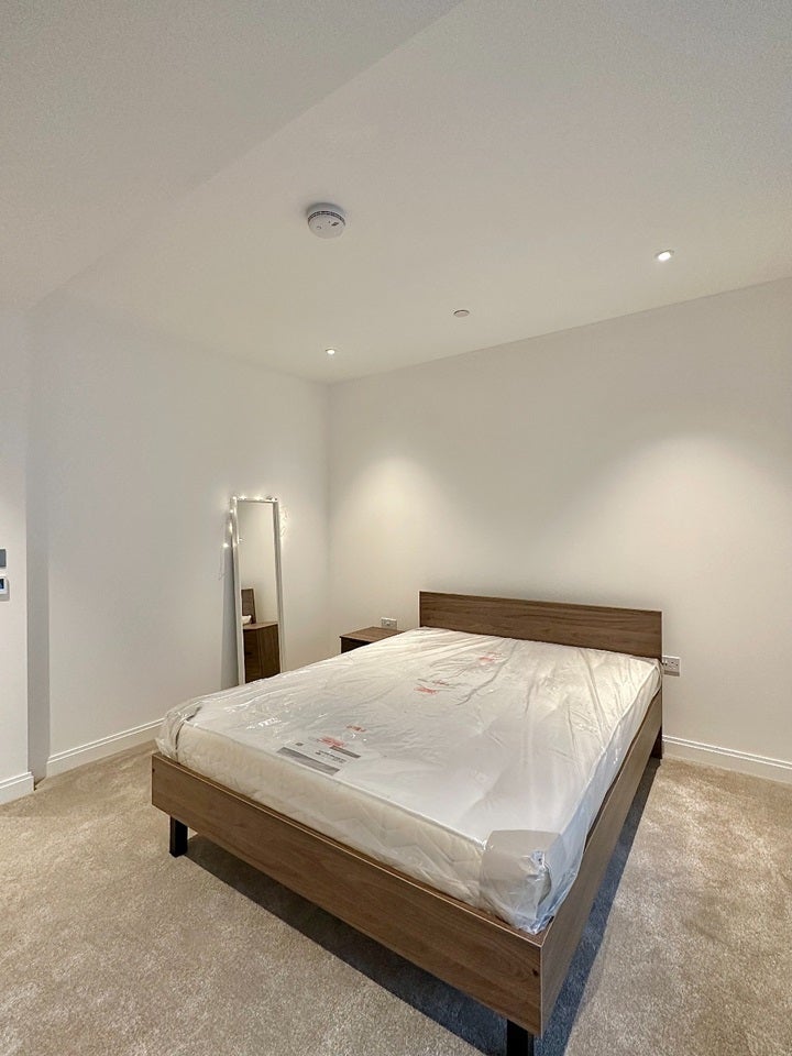 Flat Kennington Lane in Greater London