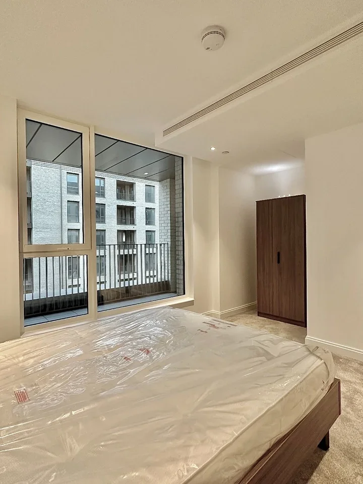 Flat Kennington Lane in Greater London