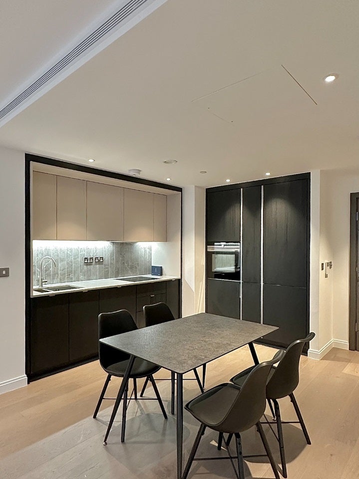 Flat Kennington Lane in Greater London