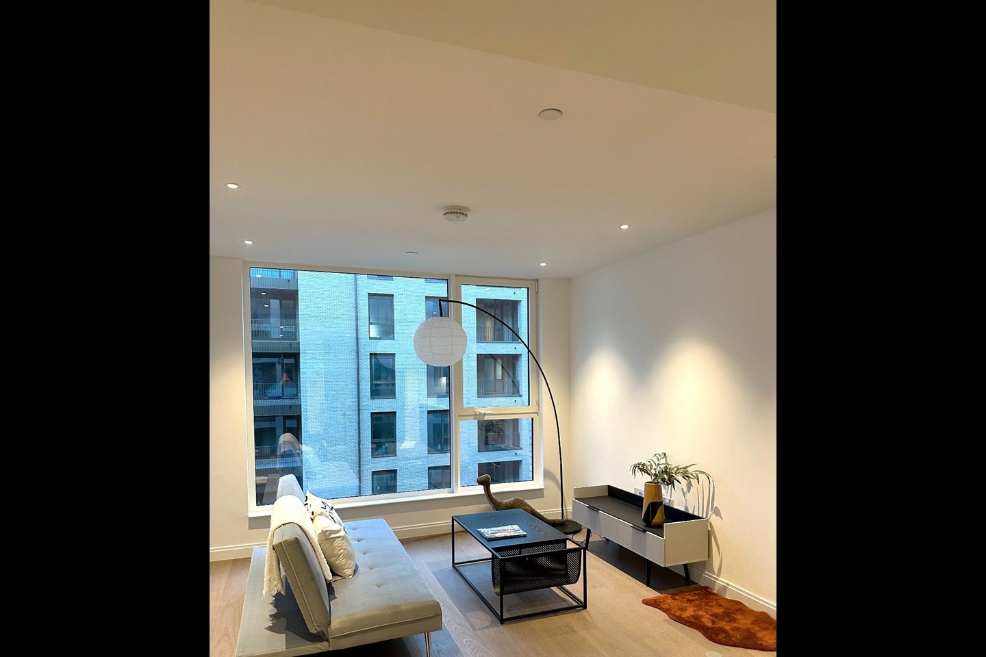 Flat Kennington Lane in Greater London