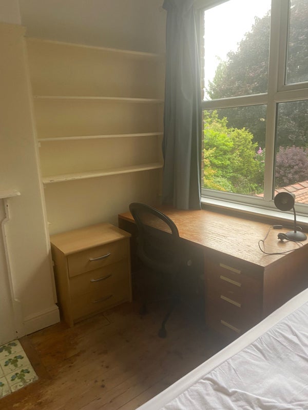 Room Sheringham Road in Manchester