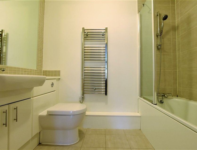 Flat Park Lodge Avenue in Greater London