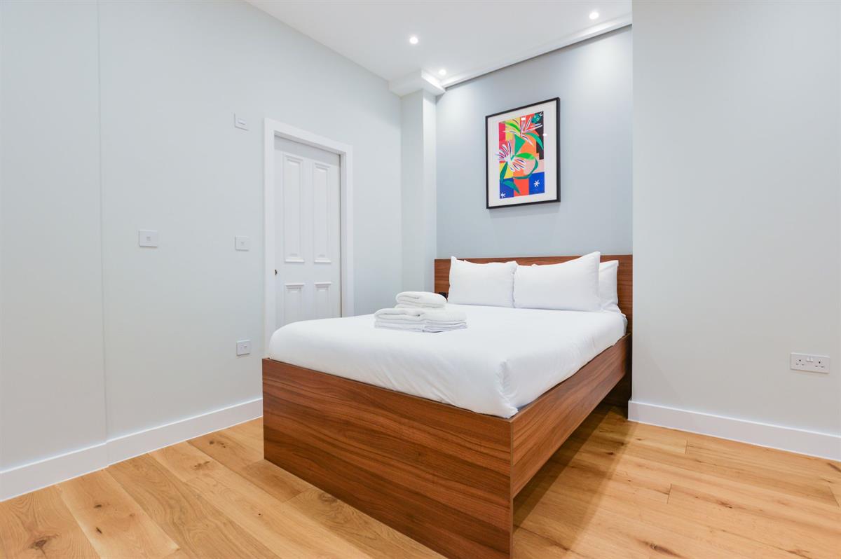 Flat Leinster Square in City of Westminster