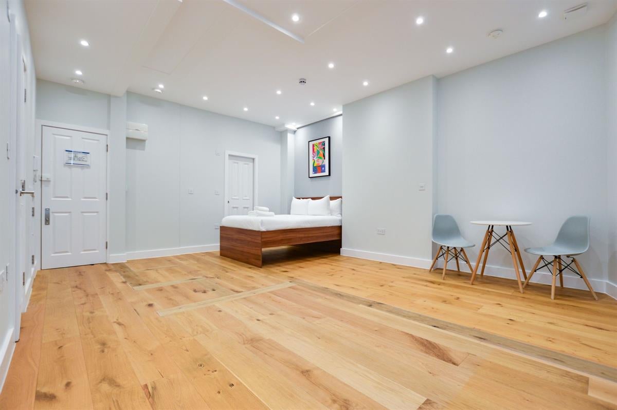 Flat Leinster Square in City of Westminster