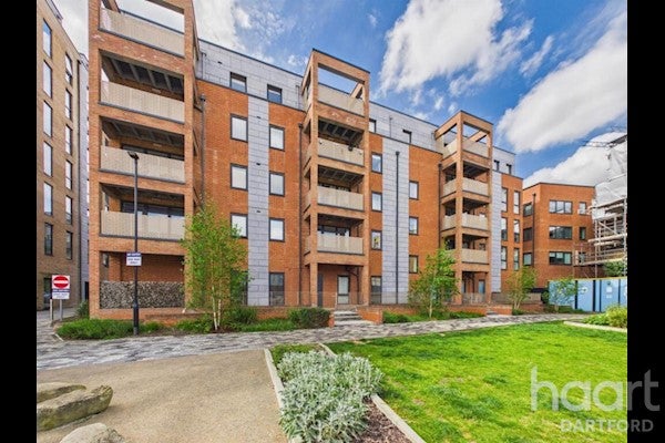 Flat Brewers Lane in London
