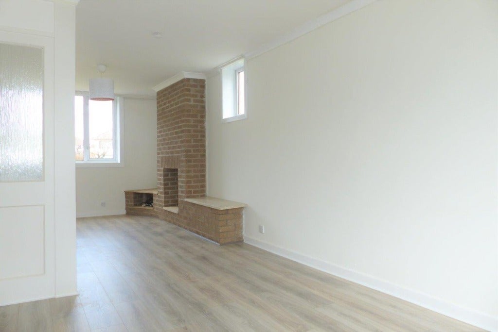 Flat Castleton Crescent in Newton Mearns