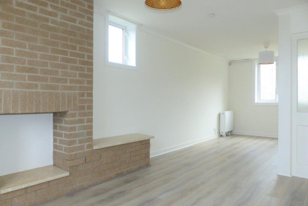 Flat Castleton Crescent in Newton Mearns