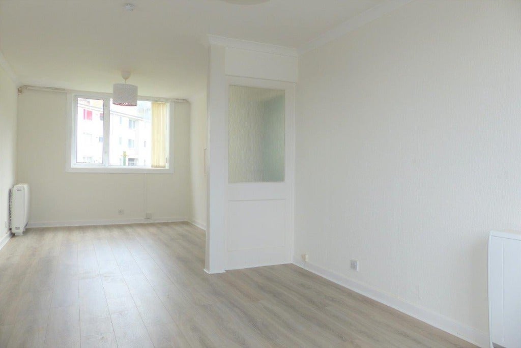 Flat Castleton Crescent in Newton Mearns