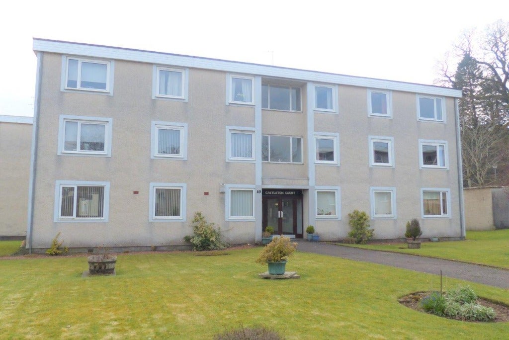 Flat Castleton Crescent in Newton Mearns