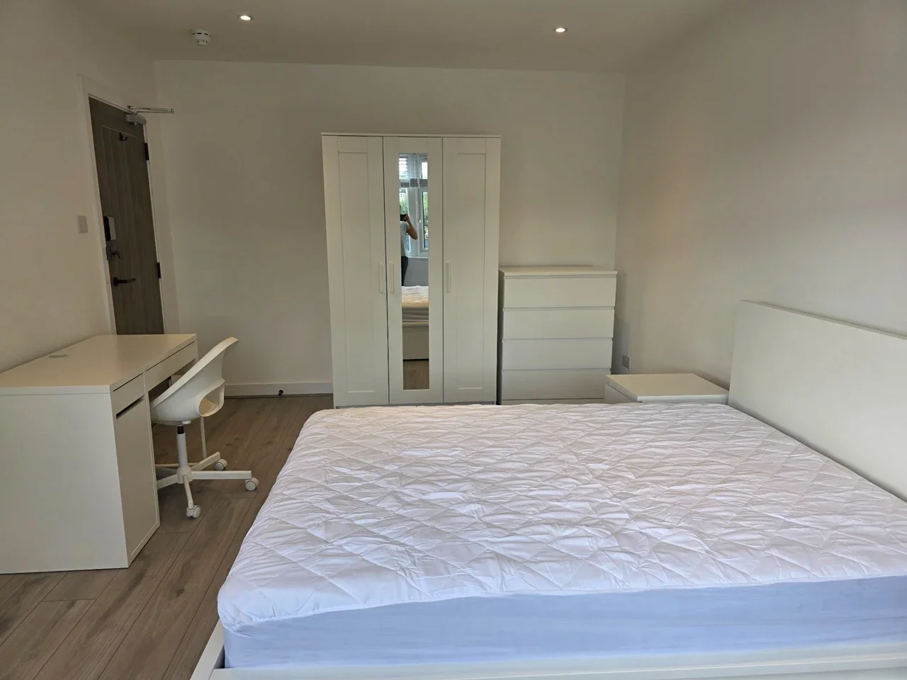 Room Main Road in Greater London