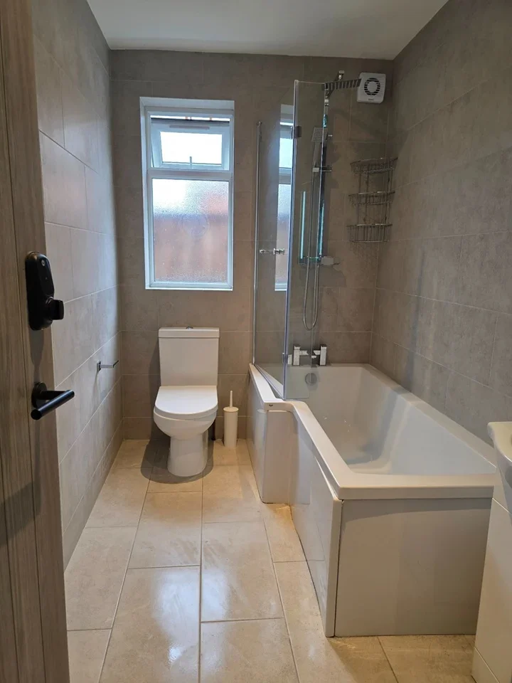 Room Main Road in Greater London
