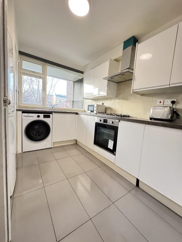 Room Ramsey Street in Greater London