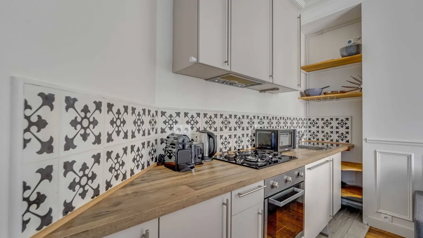 Flat Rue de Saussure in Paris