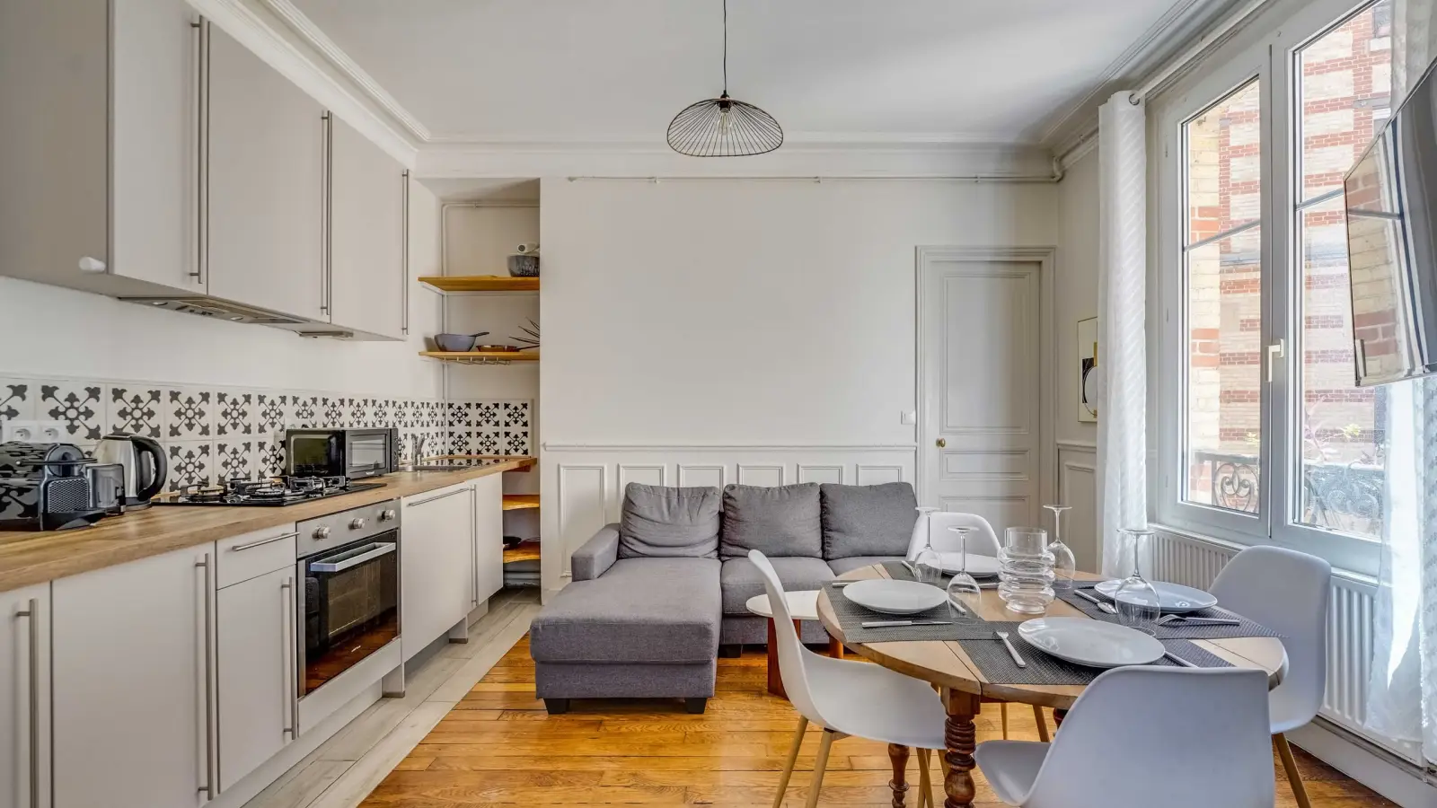 Flat Rue de Saussure in Paris