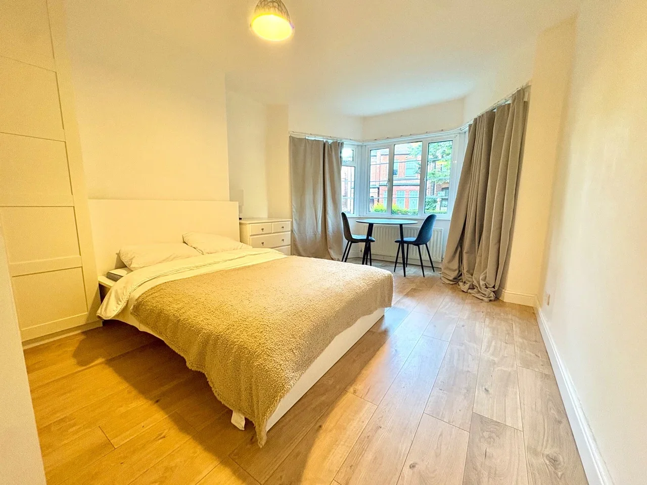 Flat Grange Road in Greater London