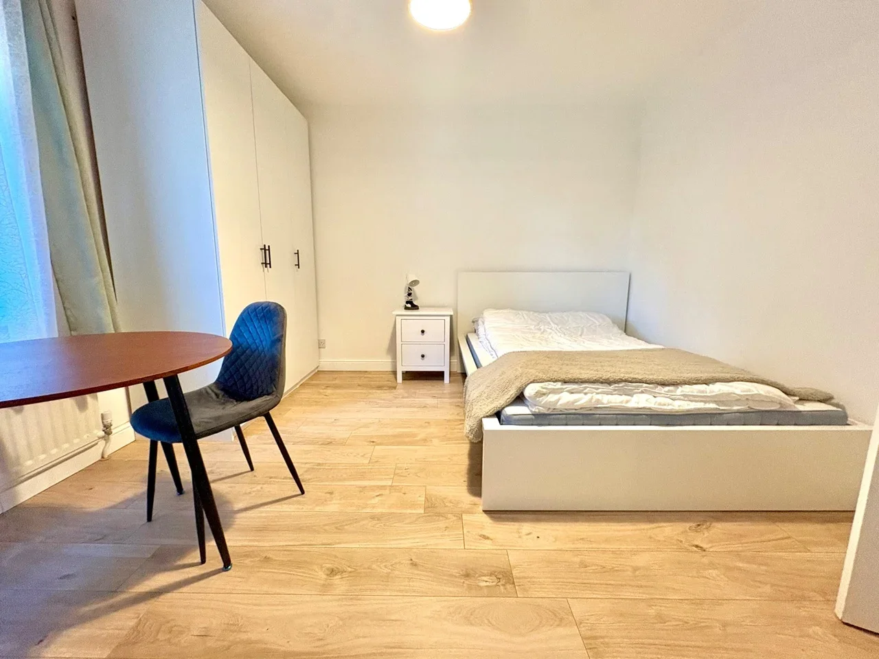 Flat Grange Road in Greater London