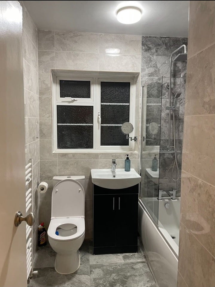 Flat Grange Road in Greater London
