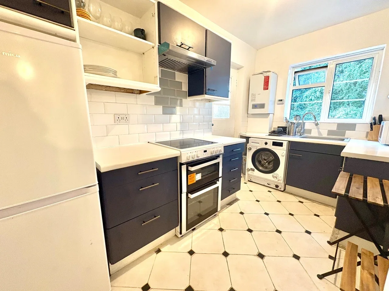 Flat Grange Road in Greater London