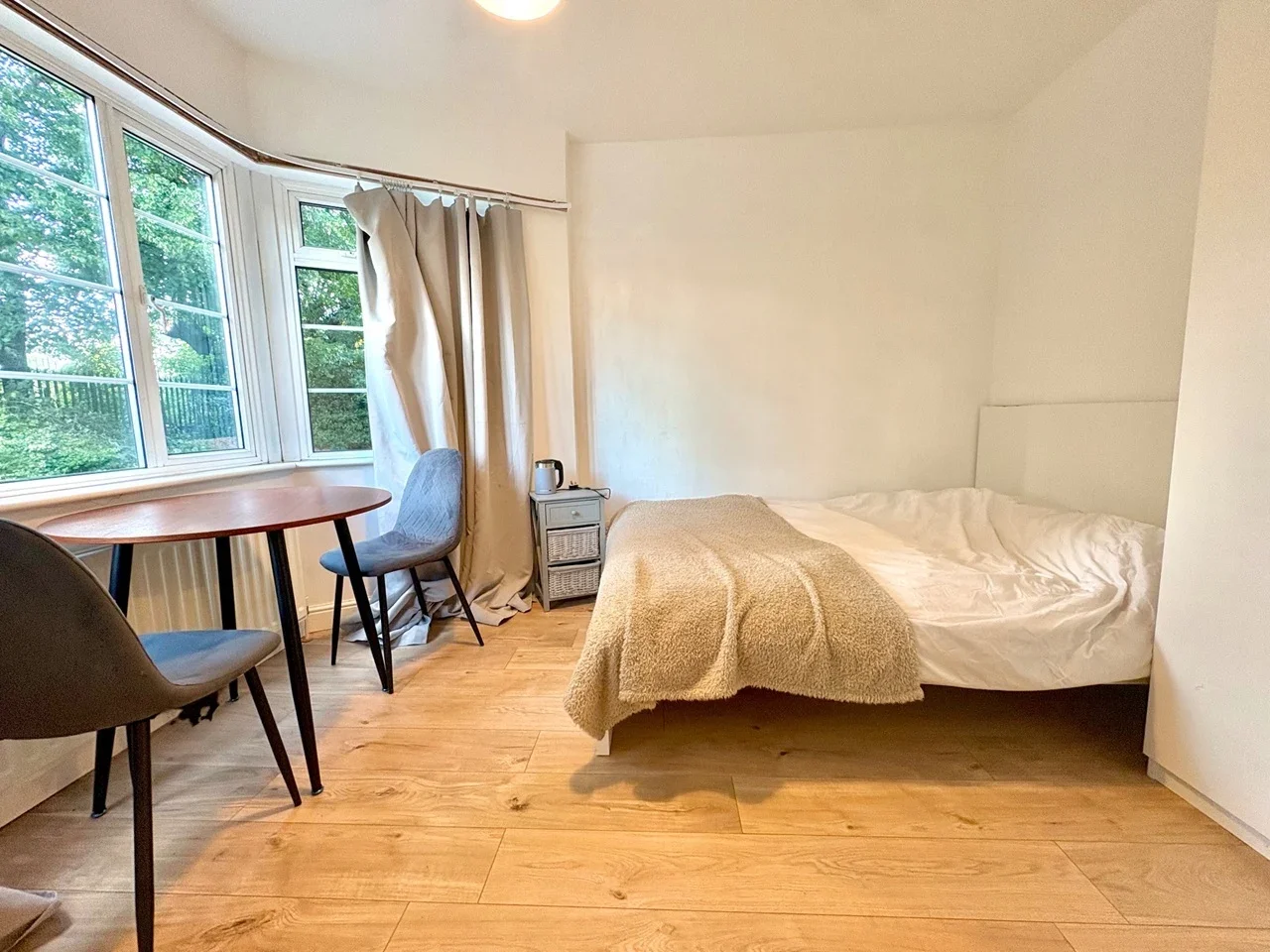 Flat Grange Road in Greater London