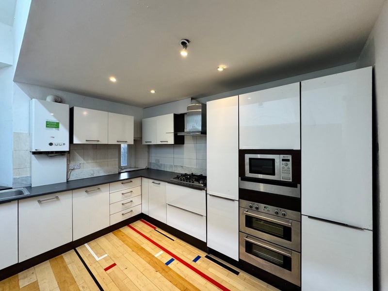 Room Dixon Avenue in Glasgow