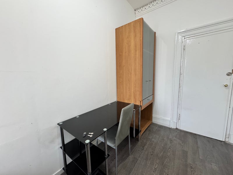 Room Dixon Avenue in Glasgow