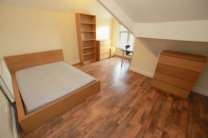 Room Aigburth Road in Liverpool