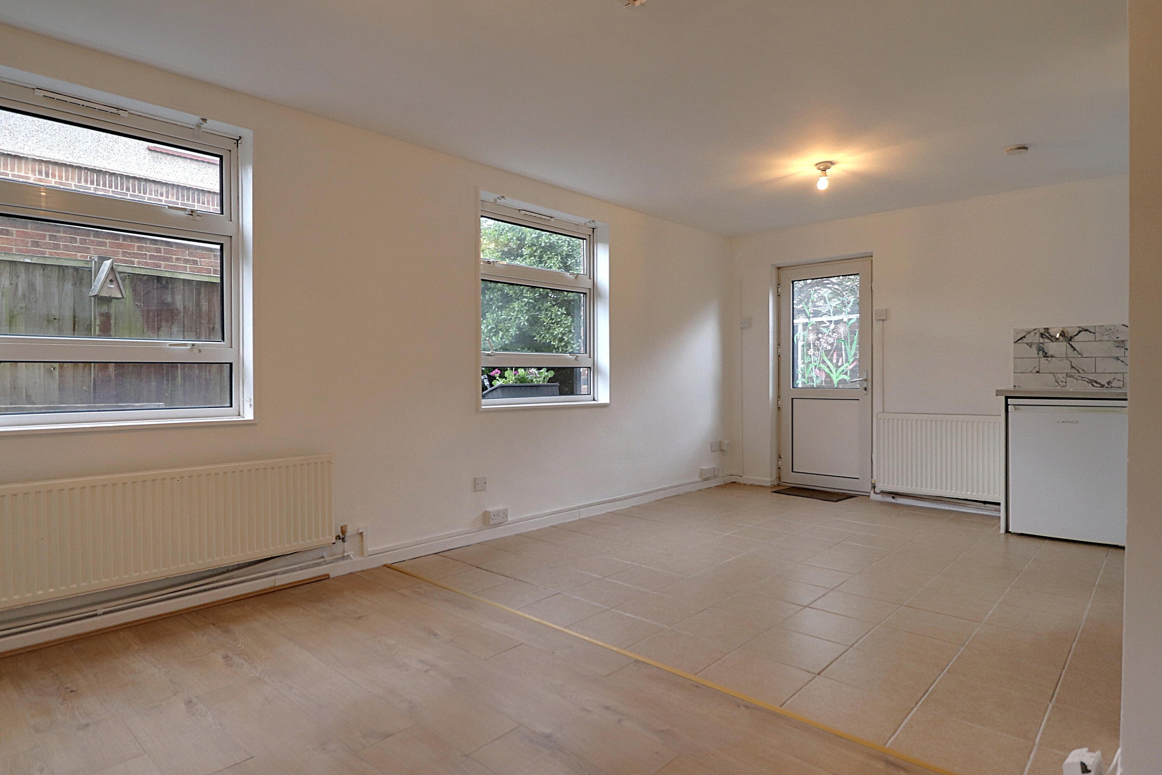 Flat Elizabeth Road in Brentwood