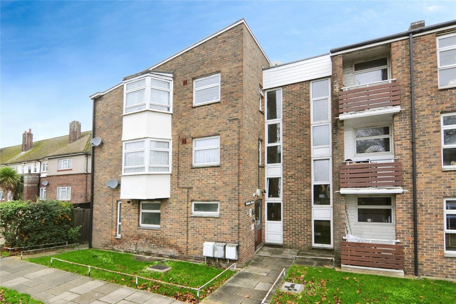 Flat Elizabeth Road in Brentwood