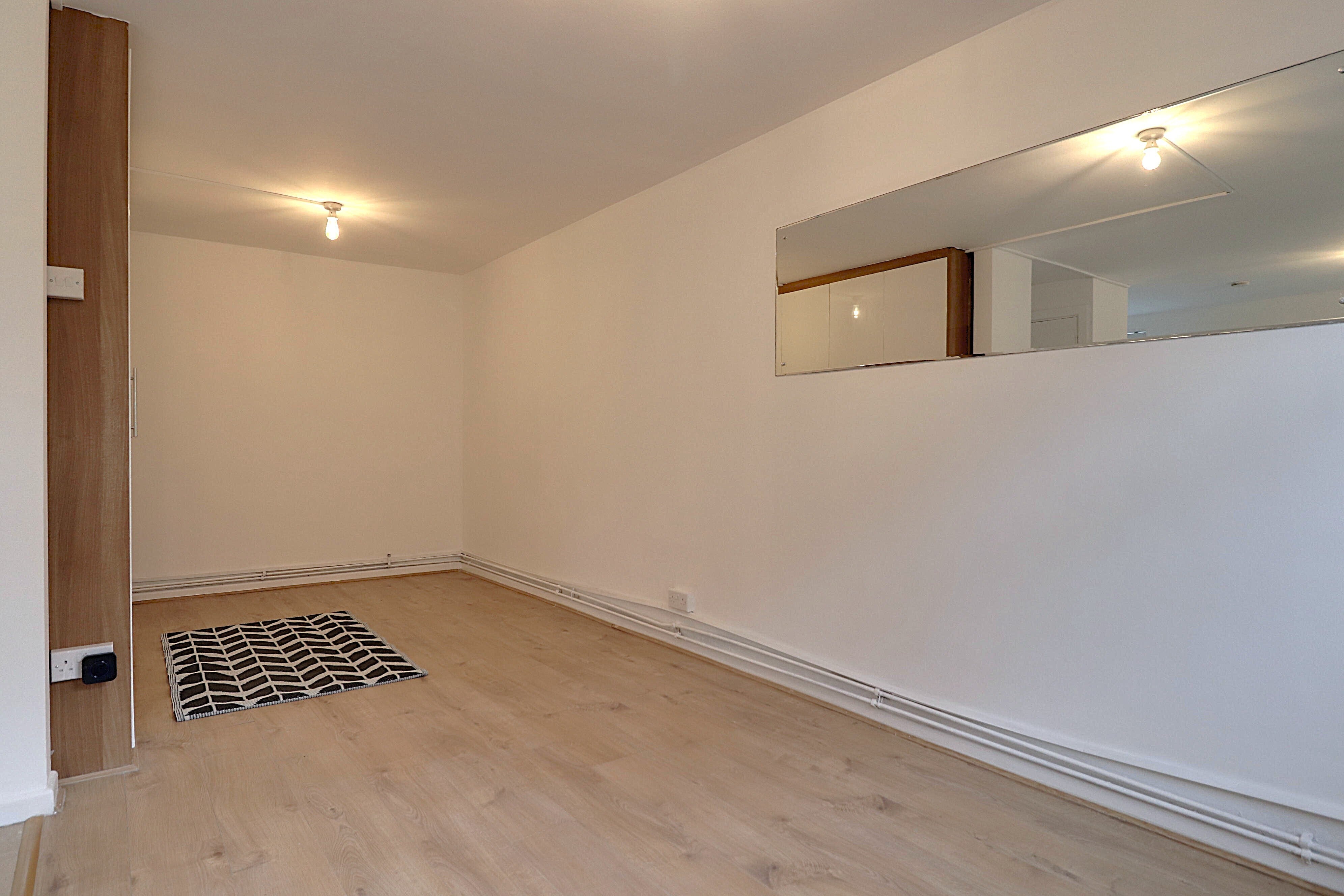Flat Elizabeth Road in Brentwood
