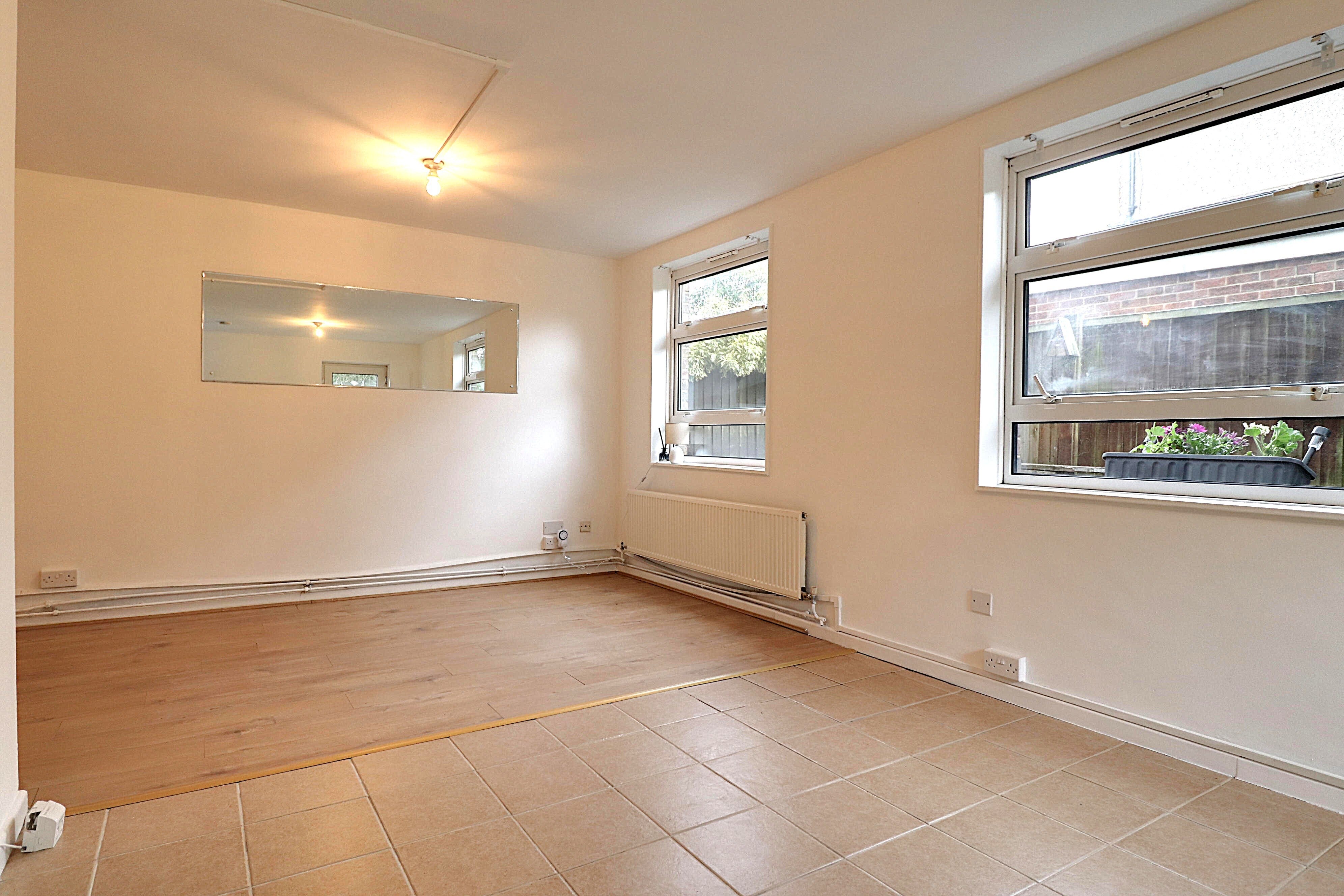 Flat Elizabeth Road in Brentwood