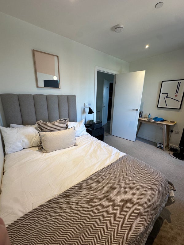 Room Beatrice Place in Greater London