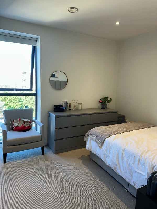 Room Beatrice Place in Greater London