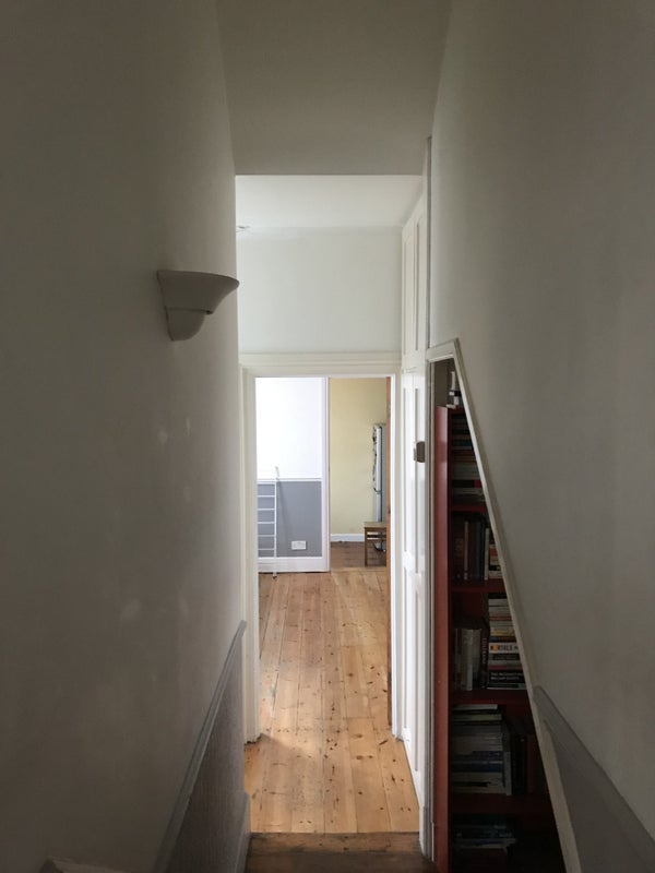 Room Squires Lane in Greater London