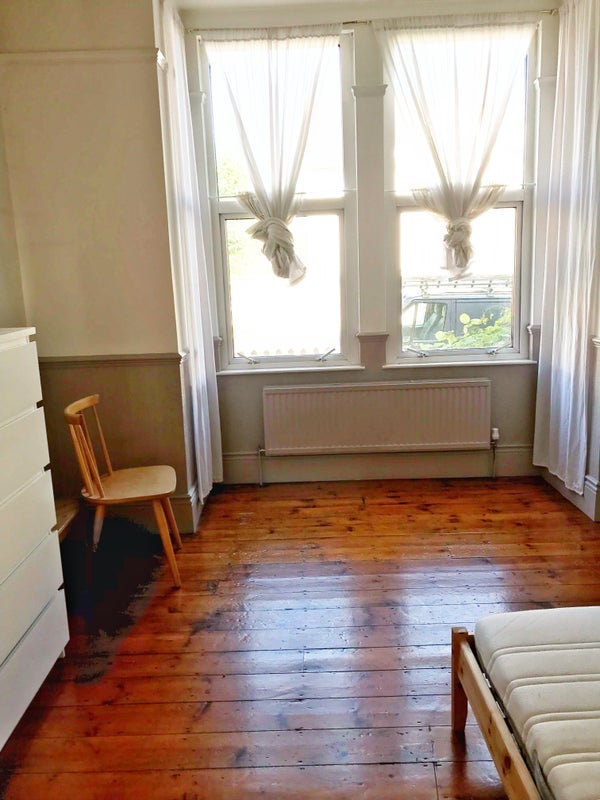 Room Squires Lane in Greater London