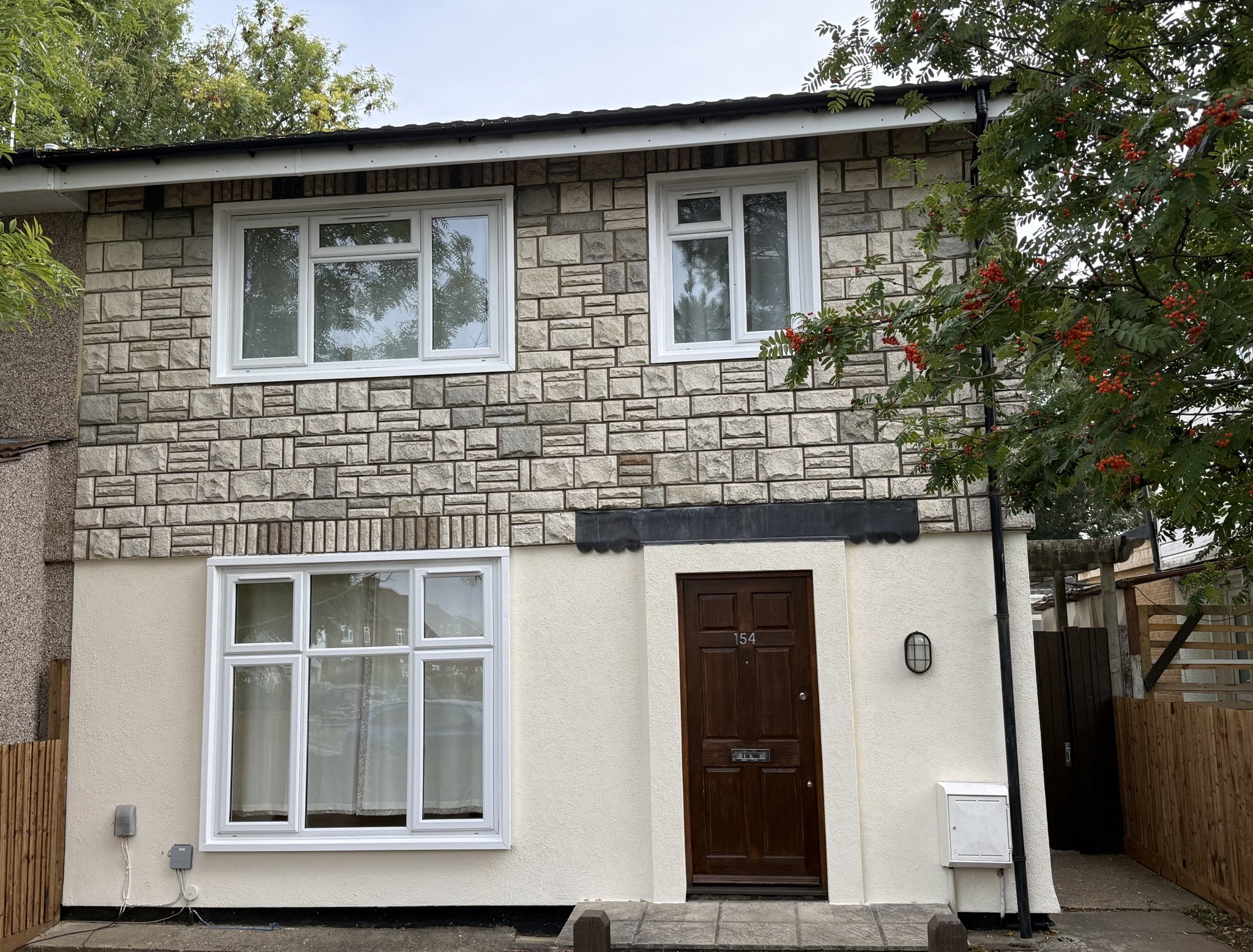 House Courtenay Avenue in Greater London