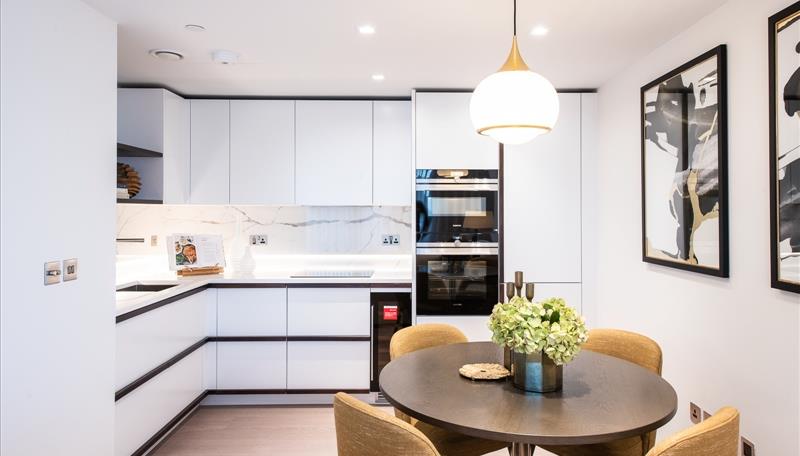 Flat TOTTERIDGE COMMON in London