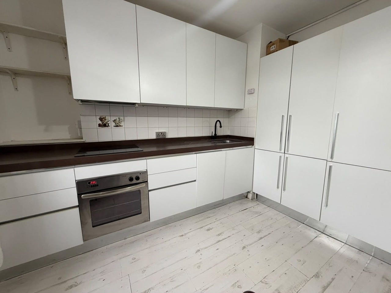 Flat Lewisham Way in Greater London