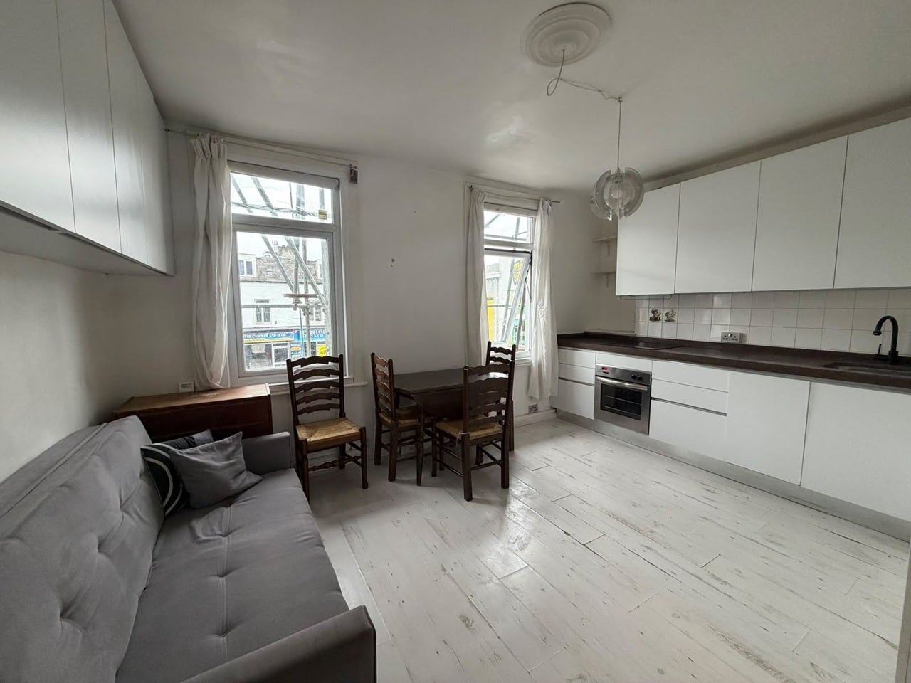Flat Lewisham Way in Greater London