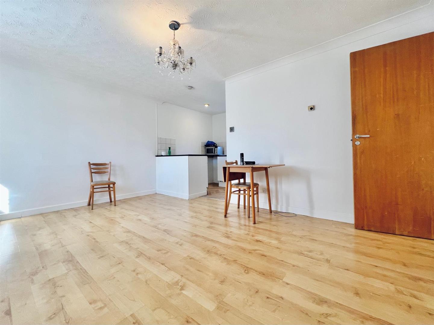 Flat Padcroft Road in Greater London