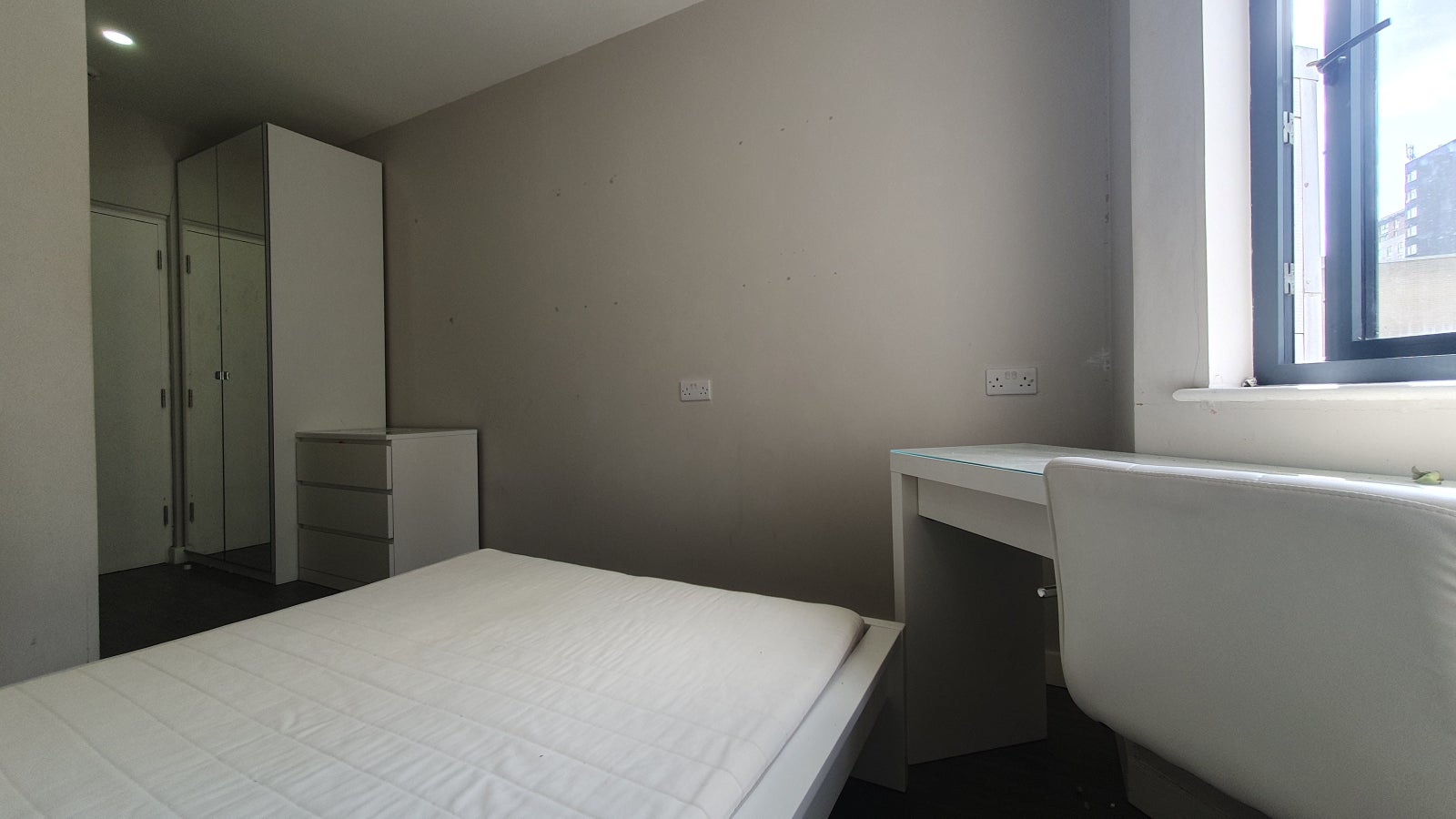 Room Castle Lane in Cardiff