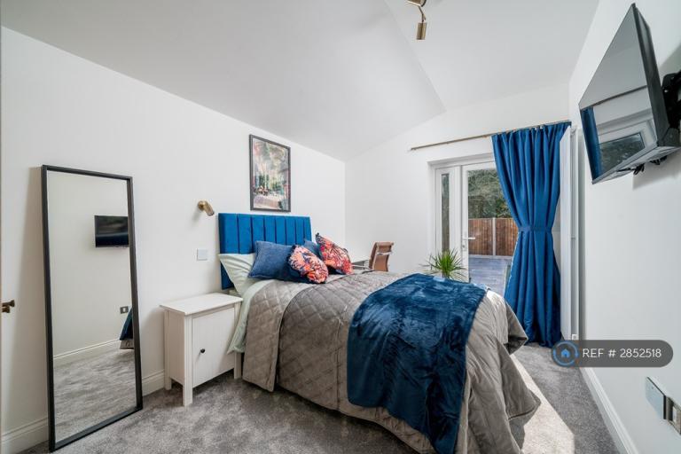 Room Park Avenue in Greater London