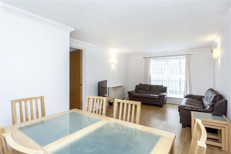 Room Melville Place in Greater London