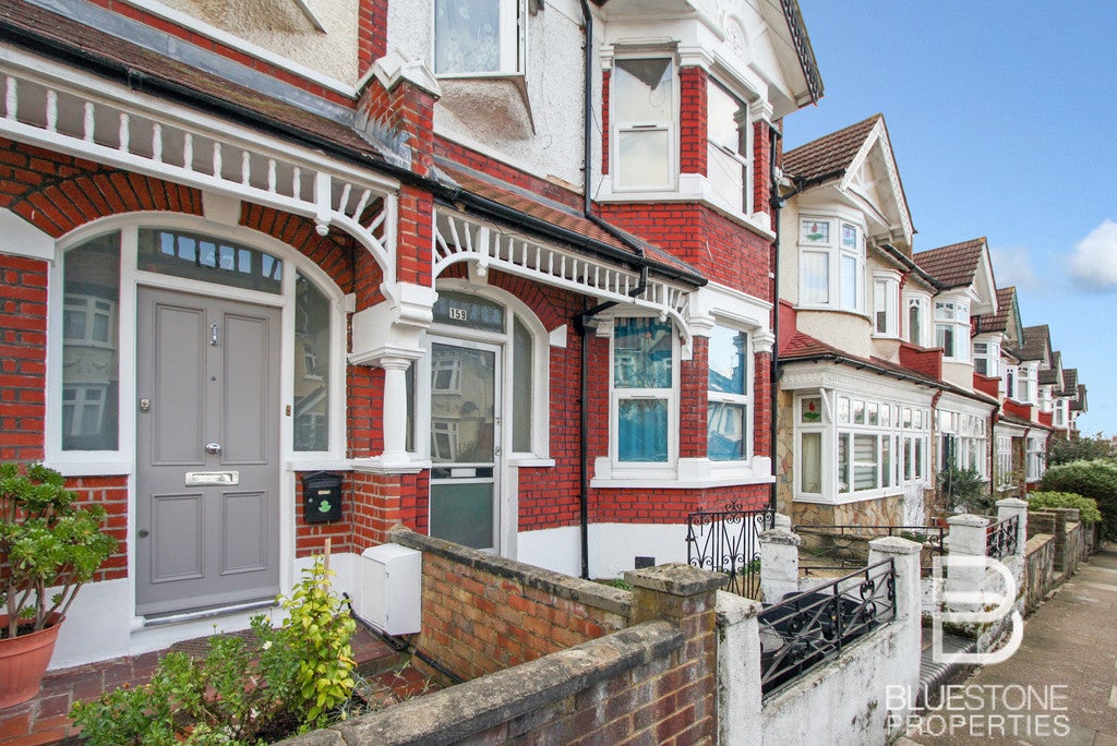 Room Welham Road in Greater London