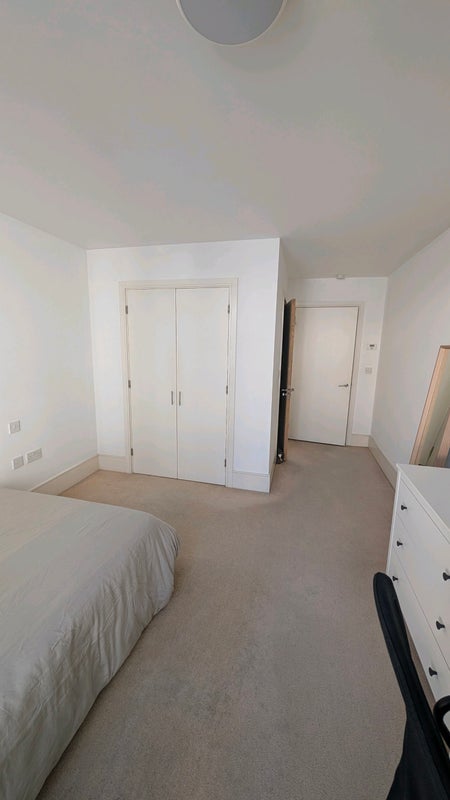 Flat Gillespie Road in Greater London