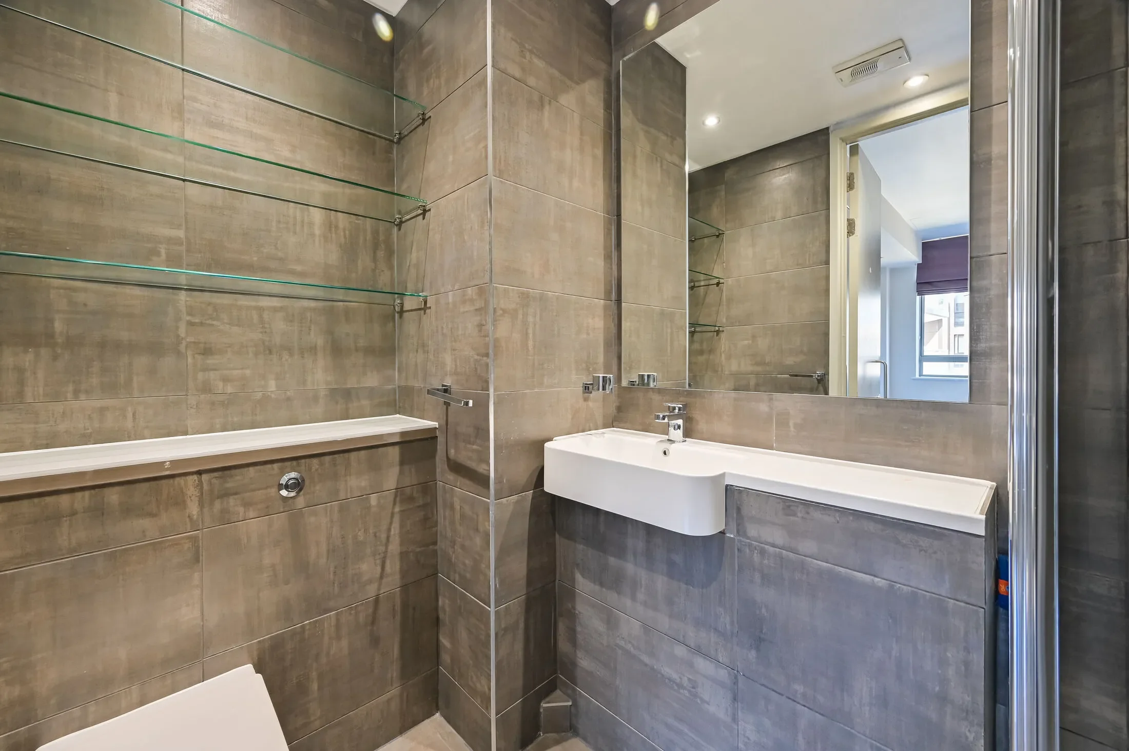 Flat Dingley Road in Greater London