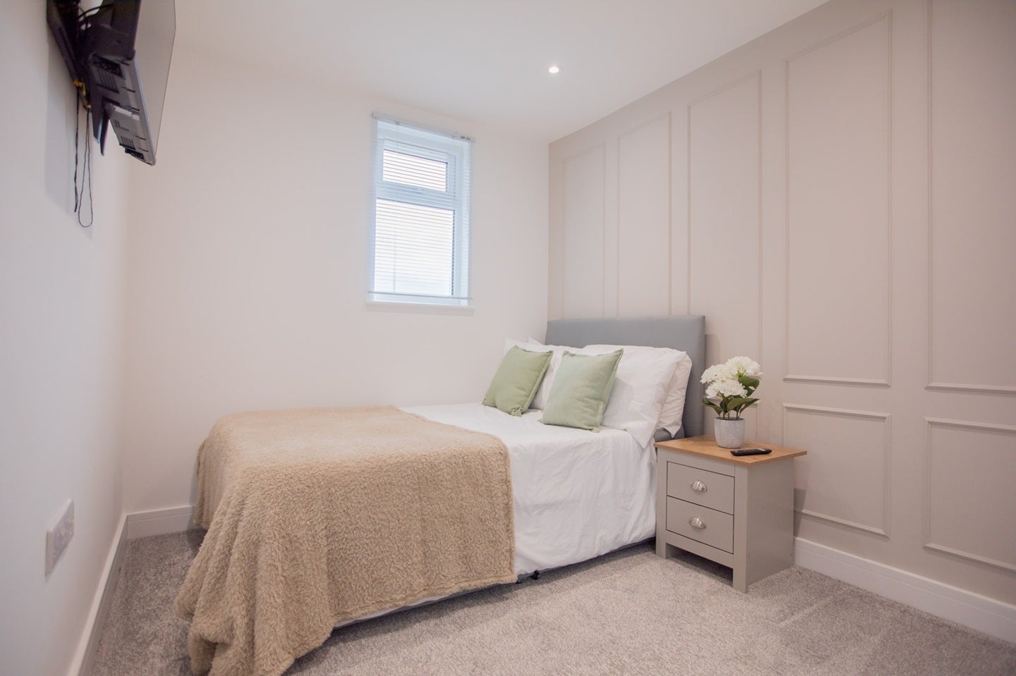 Room New Road in Portsmouth